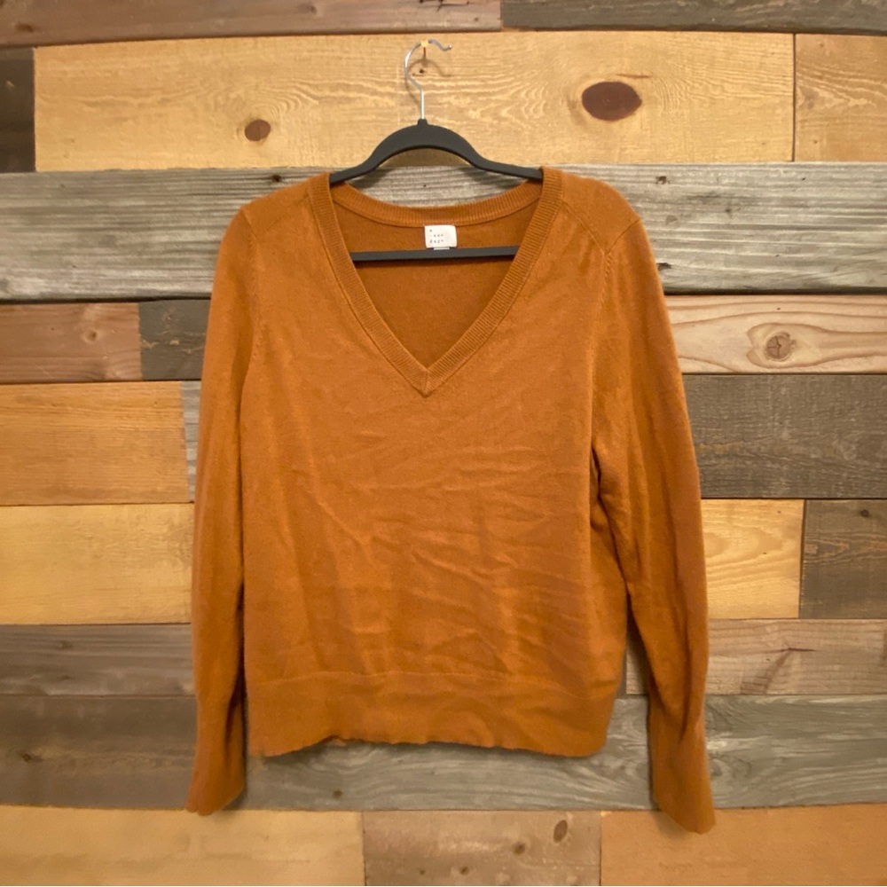 💝3/$20  Women's V-Neck Sweater